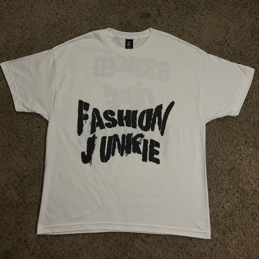 WHITE GRAPHIC TEE